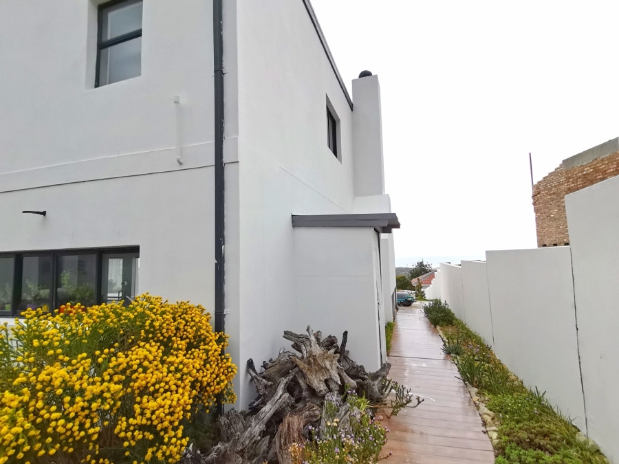 5 Bedroom Property for Sale in Chanteclair Western Cape